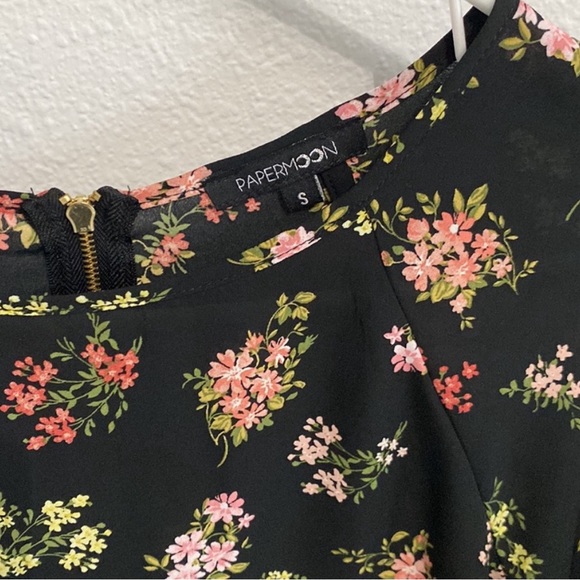 Floral Papermoon Bell Sleeve Top EUC - Picture 3 of 4